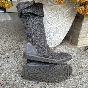 UGG Lattice Cardy Boots gray women’s size 6 knit fold over cozy slipper boots